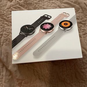 New in box smart watch. Unisex.
